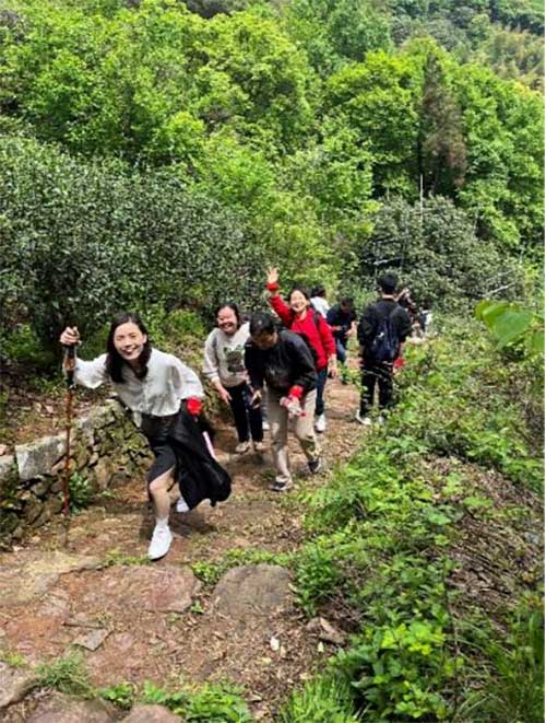 【登山望湖 走進春天】上海創(chuàng)力集團開展2024年山野徒步活動(圖3)