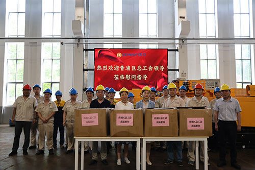 夏日送清涼 | 青浦區總工會領導赴上海創力集團開展高溫慰問活動(圖1)